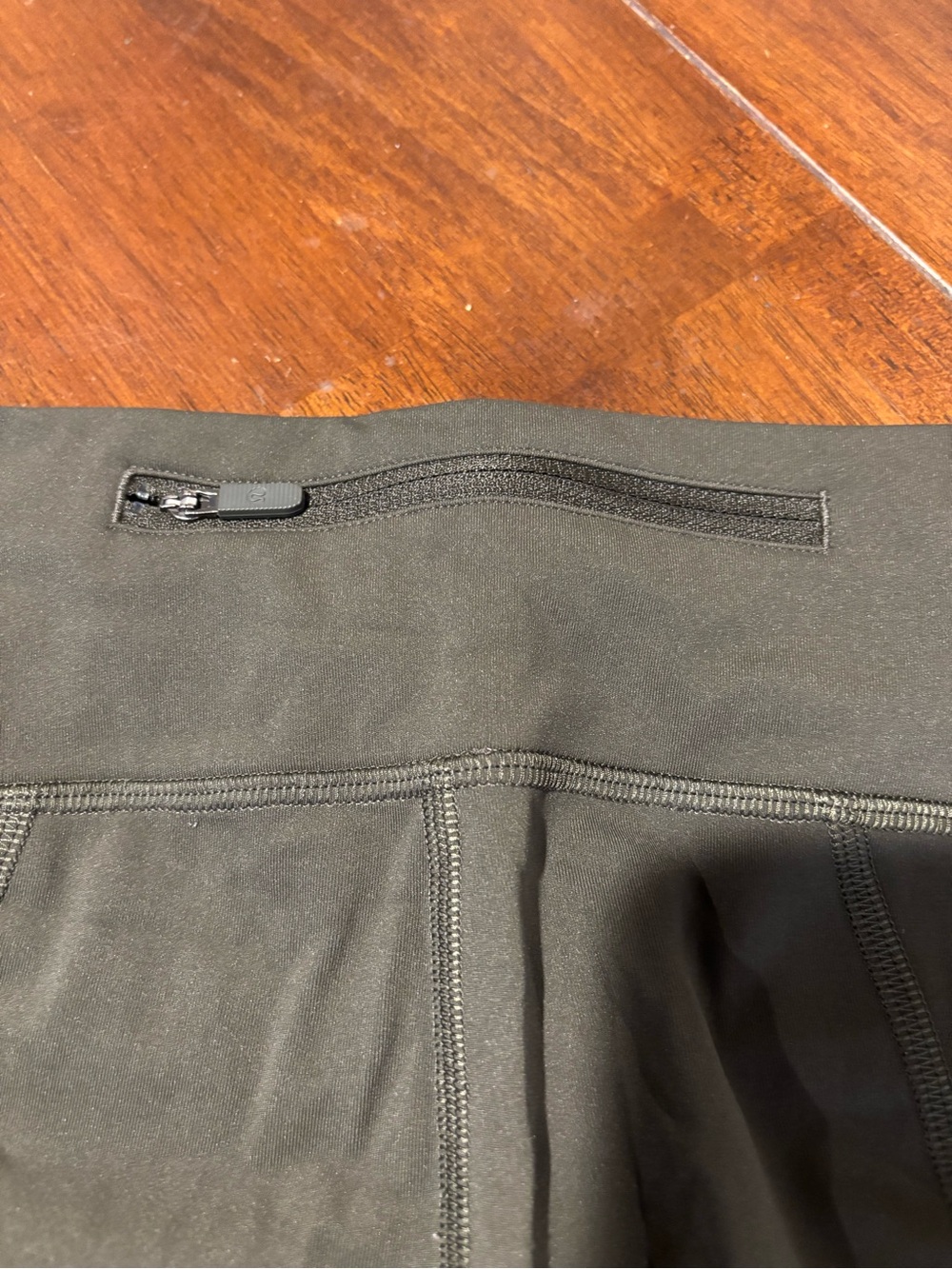 lululemon athletica Olive Green Women’s Cropped Leggings - Picture 3 of 4